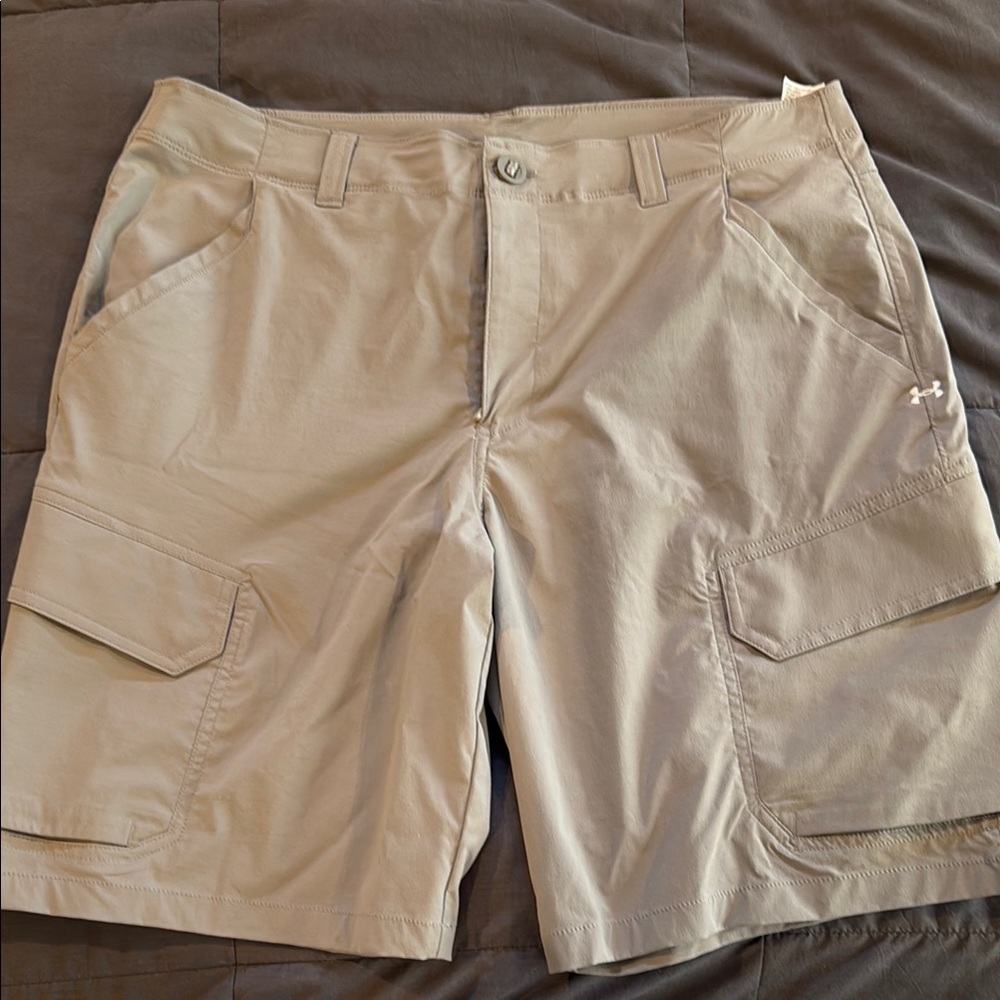 Under Armour Men's Tan Cargo Shorts